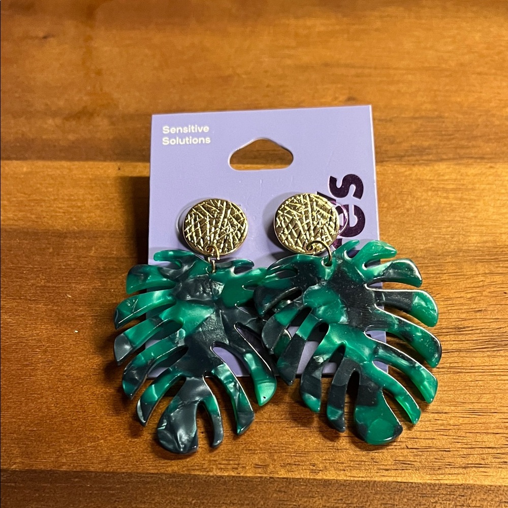 Claire's Green and Black Leaf Earrings with Gold Accent